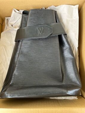 Louis Vuitton Black Epi Leather Crossbody Messenger